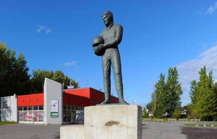 Formule 1 | Statue de Gilles Villeneuve volée, casque de Lauda retrouvé