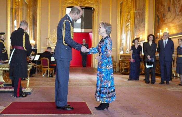 Le prince William décore une actrice qui incarnait sa grand-mère Elizabeth II