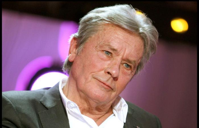 Alain Delon victime de chantage au « sexe-Polaroid », la vérité enfin révélée ?