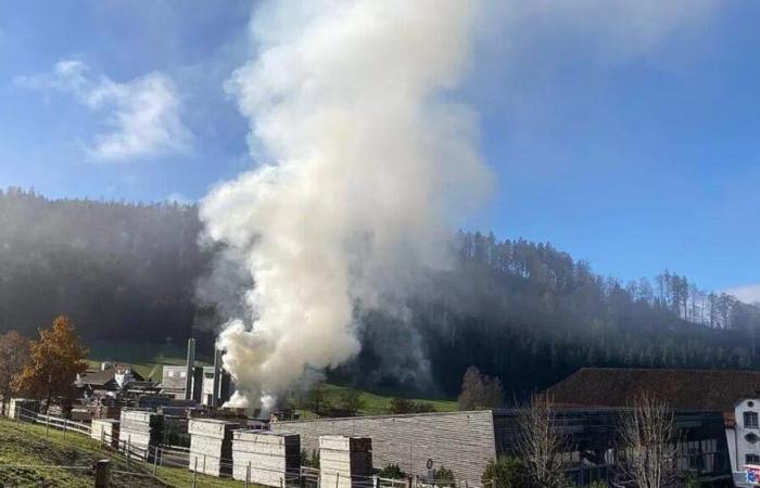 La déflagration entraîne un dégagement de fumée au monastère d’Einsiedeln