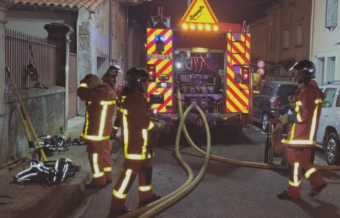 une maison entièrement détruite par un incendie à Valréas