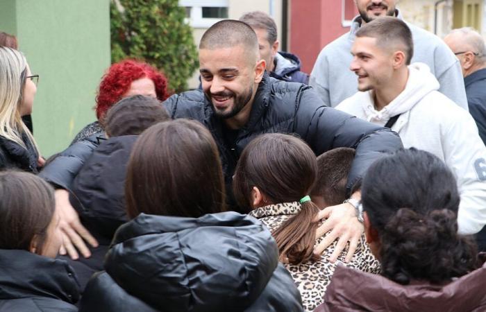 Edon Zhegrova (LOSC) visite un village d’enfants abandonnés au Kosovo