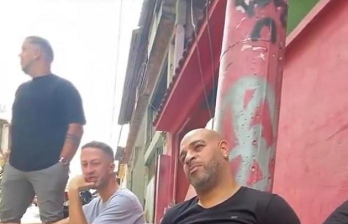 Les stars du football brésilien qui ont fait la une des journaux pour de mauvaises raisons après qu’Adriano méconnaissable ait suscité la peur parmi les supporters lorsqu’il a été aperçu en train de siroter de la bière pieds nus dans la rue.