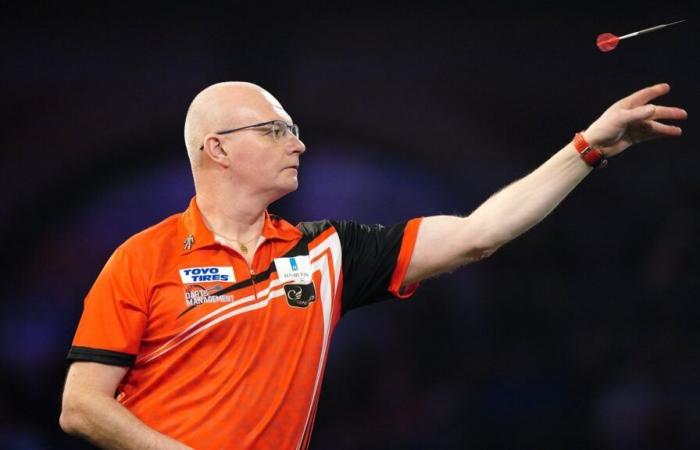 Mansell se qualifie pour les huit derniers du Grand Slam of Darts