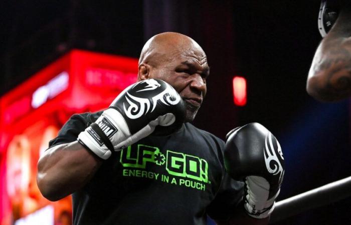 Mike Tyson semble déchiqueté à 58 ans pour les pesées officielles Paul contre Tyson