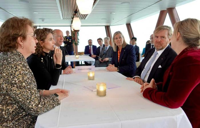 La famille royale norvégienne invite le roi Willem-Alexander à déjeuner avant son départ