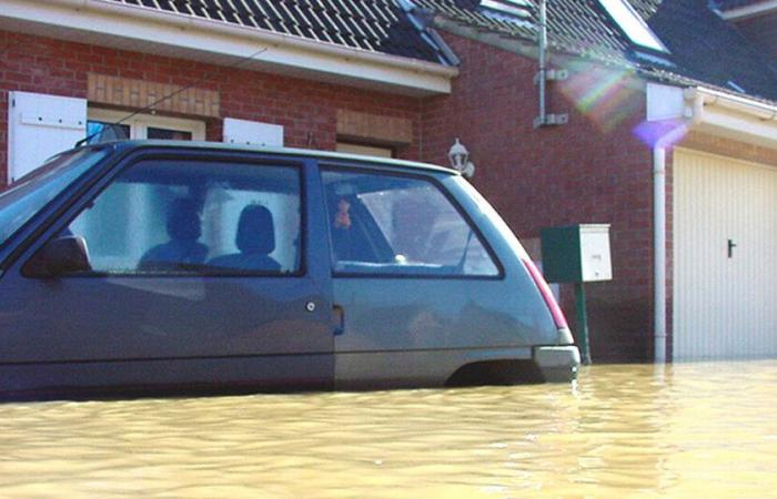 Les inondations détruisent son véhicule, son patron le menace !