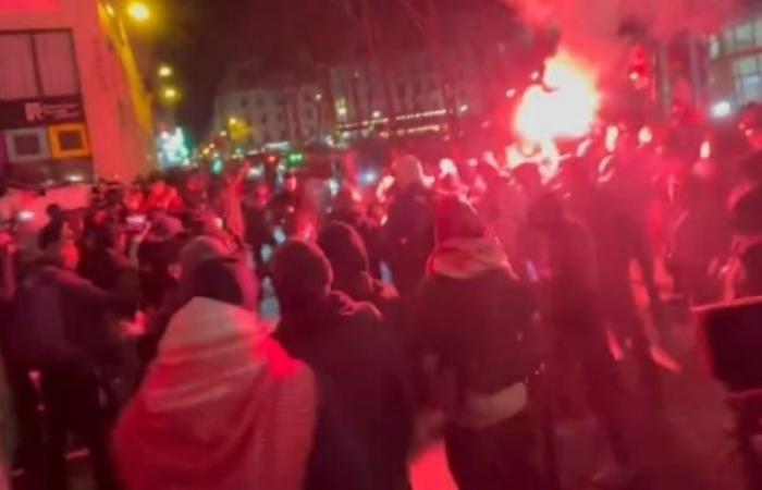 Incidents hier soir à Paris où un peu plus de 3 000 personnes ont manifesté en faveur des Palestiniens en criant « Israël, dégagez-vous, la Palestine n’est pas à vous » – Vidéo