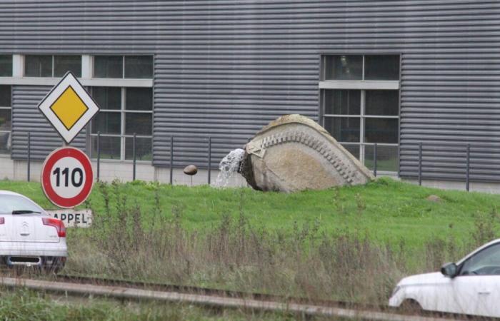 Côtes-d’Armor. Quelle est cette drôle de sculpture qui vous surprend du côté de la RN12, entre Rennes et Brest ?