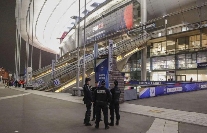 sifflets et échauffourées lors du match au Stade de France