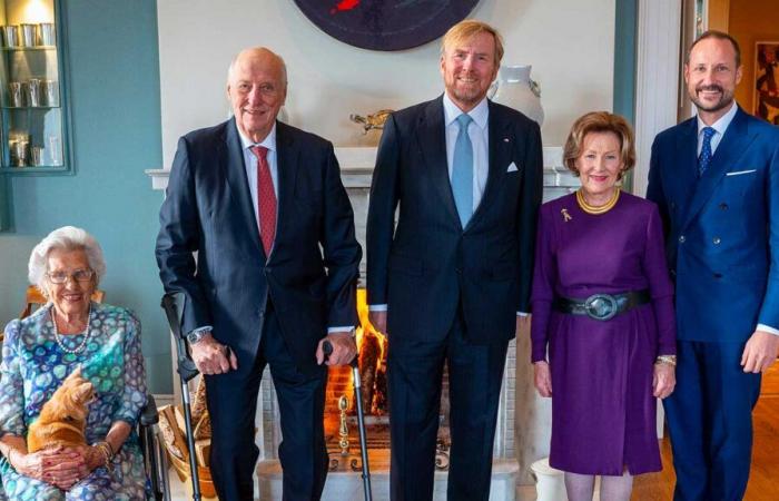 La famille royale norvégienne invite le roi Willem-Alexander à déjeuner avant son départ