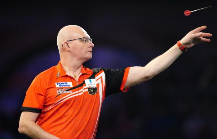 Le Clonoe Cyclone Mickey Mansell traverse Danny Noppert pour atteindre le premier quart de finale majeur du Grand Slam of Darts