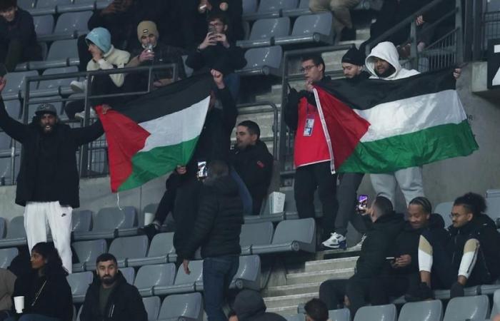 malgré l’interdiction, des drapeaux palestiniens ont été brandis au Stade de France