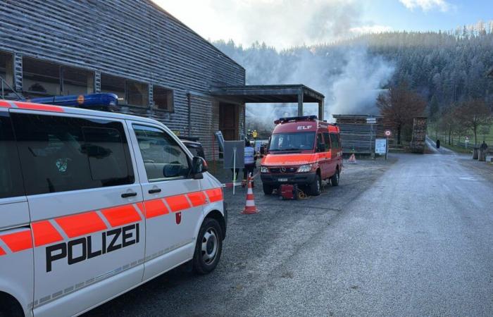 Une épaisse fumée s’élève près du monastère d’Einsiedeln