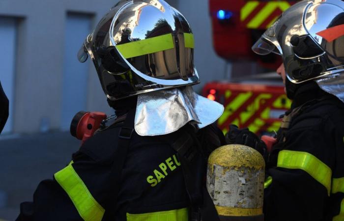 La cuisinière à gaz explose, provoquant un incendie dévastateur dans la maison