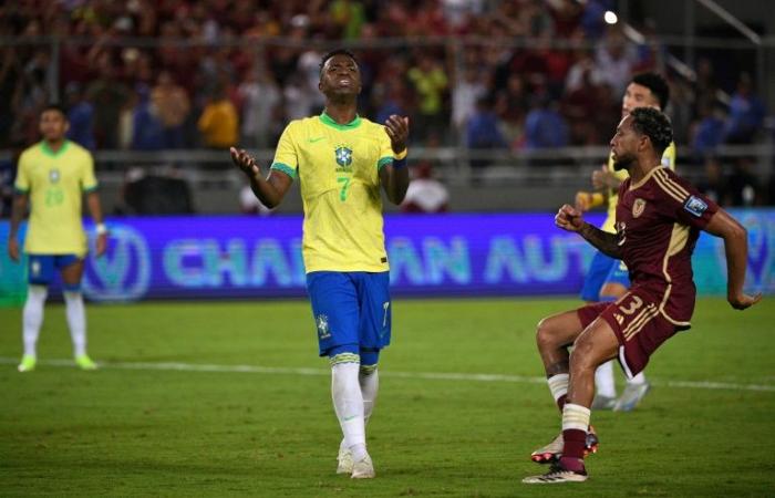 Vinicius rate le penalty alors que le Brésil est retenu au Venezuela