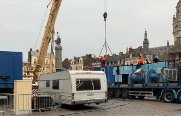 le montage de la grande roue a commencé sur la Grand’place, son ouverture est prévue le 20 novembre