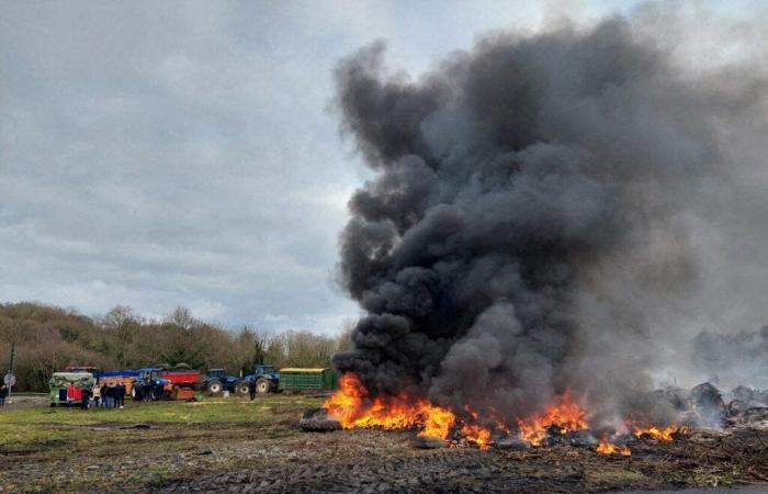 Radars couverts, panneaux démolis, incendies… la mobilisation générale s’organise