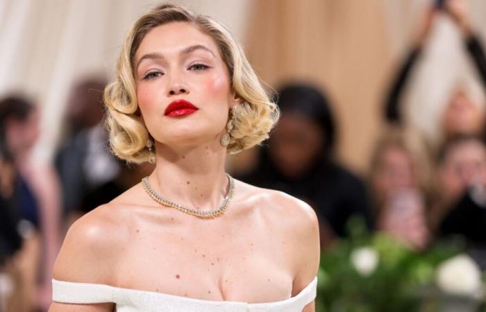 Gigi Hadid exhibe ses fesses arrondies et ses abdos serrés dans un ensemble de lingerie fine, elle ne cache presque rien