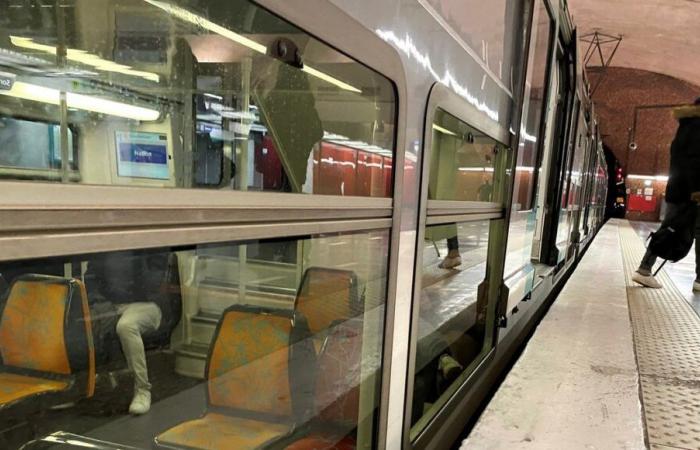 un homme percuté par un RER après une intervention de la RATP, une enquête pour tentative de meurtre ouverte