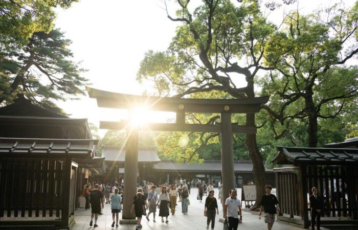 La police japonaise arrête un Américain qui aurait gratté des lettres sur un sanctuaire