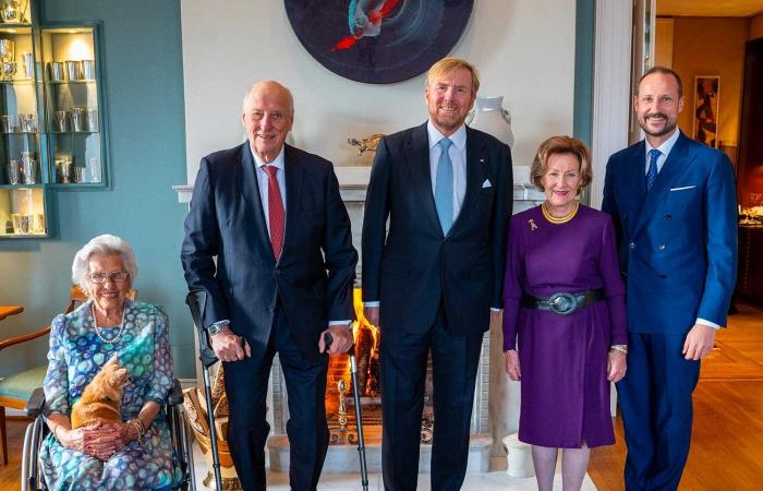 La famille royale norvégienne invite le roi Willem-Alexander à déjeuner avant son départ