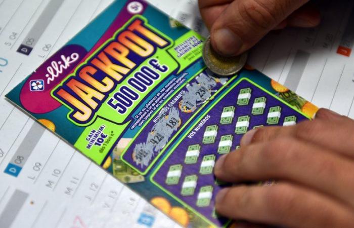 Un proche lui apporte un jeu de grattage à l’hôpital, une arrière-grand-mère atteinte d’une triple tumeur au cerveau gagne 100 000 $