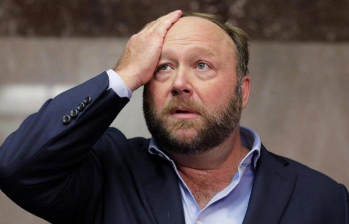 La publication satirique « The Onion » rachète InfoWars, le site conspirationniste d’Alex Jones