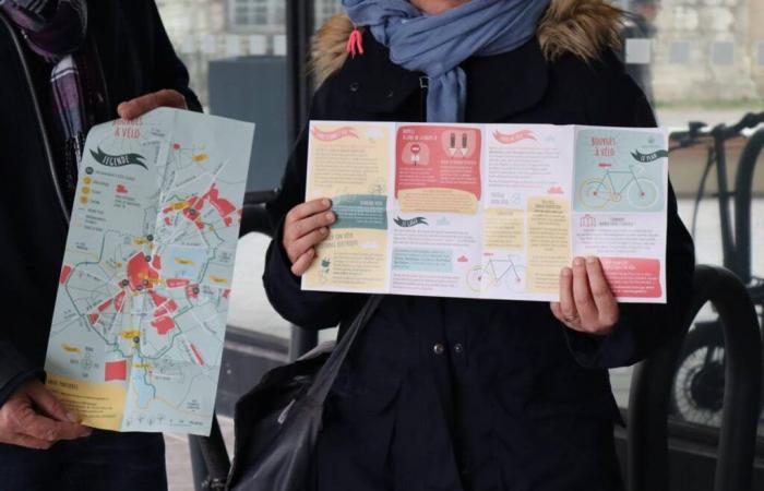 La Ville de Bourges met à jour son guide de poche, véritable couteau suisse pour les cyclistes