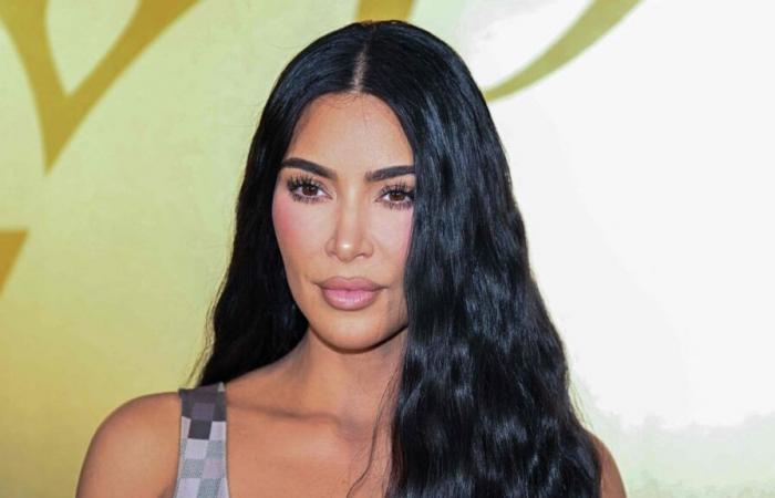 Kim Kardashian élèverait « seule » ses quatre enfants