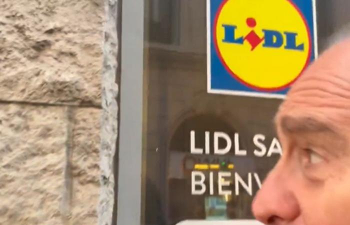 le patron de Libre Xavier Niel surprend tout le monde devant un Lidl