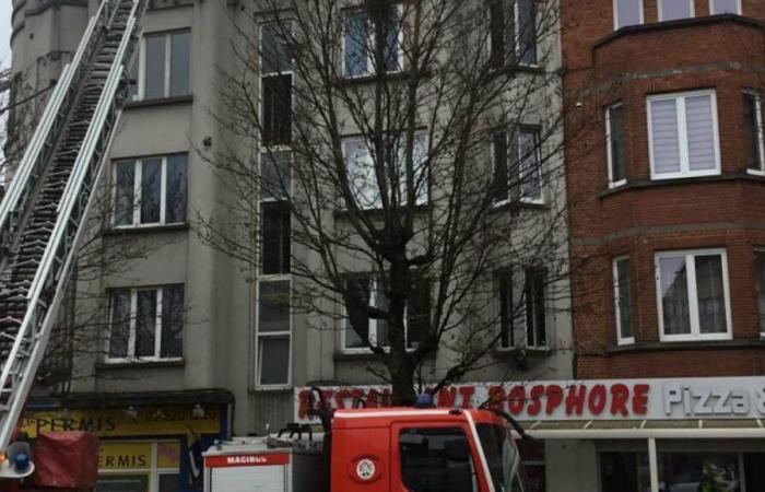 Une pizzeria prise dans un incendie à Anderlecht : une personne blessée