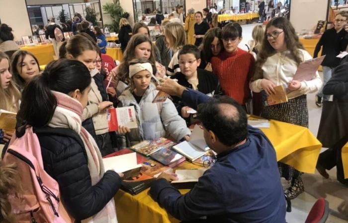 Le salon du livre du Touquet a ouvert ses portes ce vendredi avec une journée dédiée aux scolaires