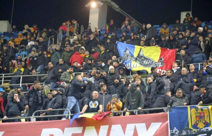 Des images impensables ! Mircea Lucescu, maudit par les ultras, quelques minutes avant la Roumanie