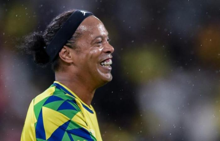 les images folles de Ronaldinho arrivant à Angers