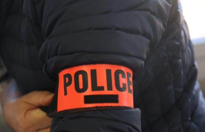 un jeune homme poignardé à mort, 5 personnes arrêtées