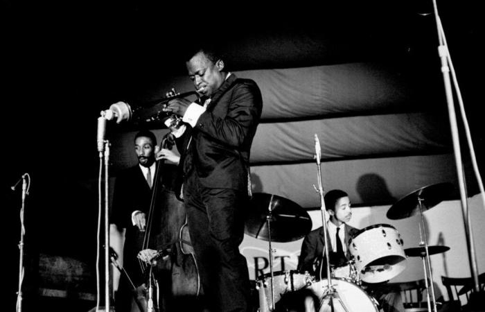 Les archives des tournées françaises de Miles Davis et de son quintette rassemblées dans un coffret