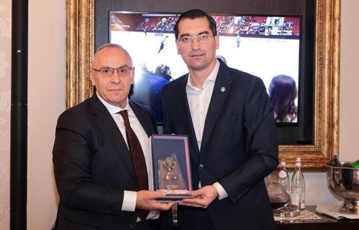 Que s’est-il passé lors de la rencontre entre Răzvan Burleanu et le président de la Fédération de football du Kosovo avant le match