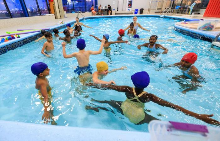 Projet pilote | Des cours de natation en cadeau en milieu défavorisé