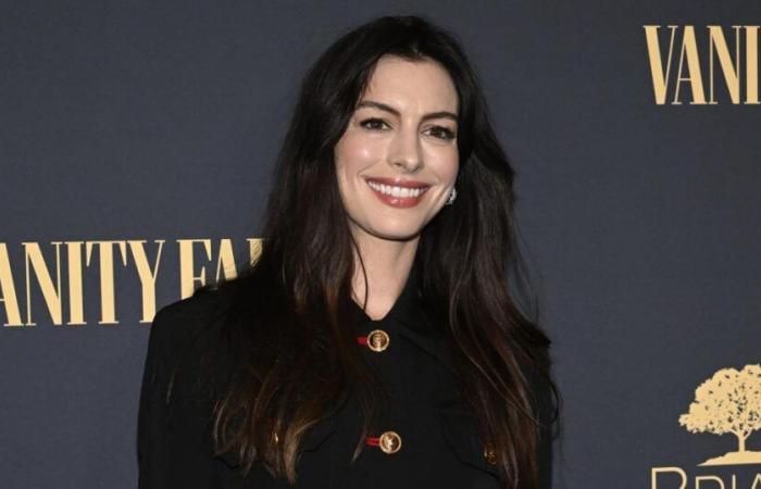 Anne Hathaway et son fils ont failli être frappés par un joueur lors d’un match de basket