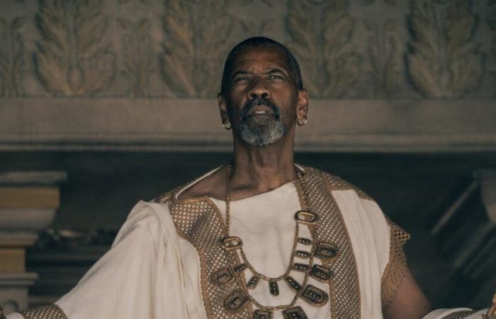 Denzel Washington dit que son baiser gay dans “Gladiator II” a été coupé et pense que les cinéastes “ont eu du poulet”