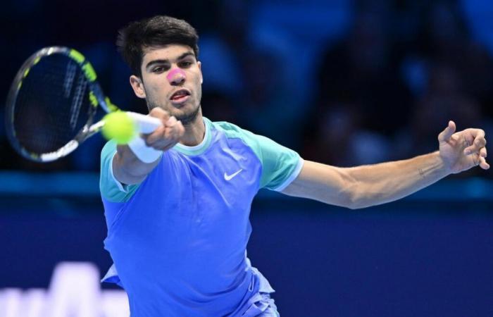 Carlos Alcaraz ne peut pas gérer les missiles de Zverev et dit au revoir à la finale de l’ATP à Turin