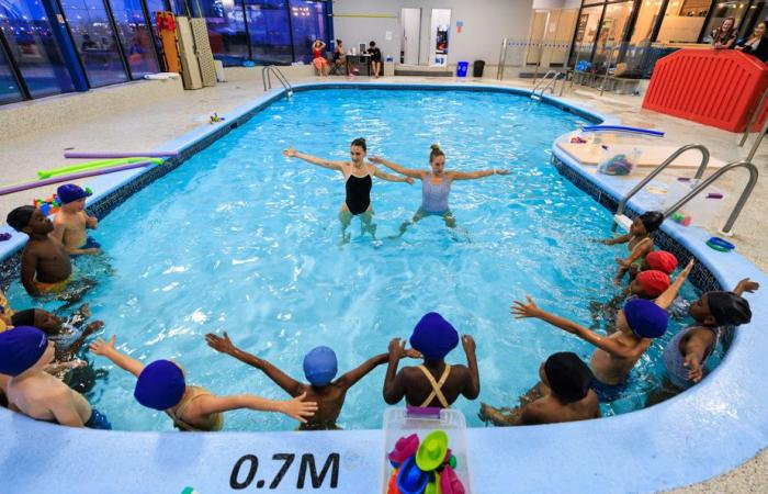 Projet pilote | Des cours de natation en cadeau en milieu défavorisé