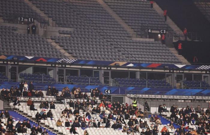 dans un stade presque vide, l’ambiance fun dans les tribunes du match France-Israël