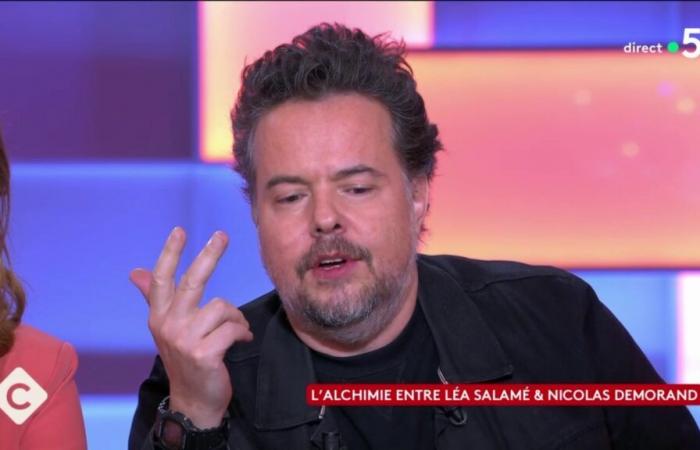 Nicolas Demorand clairement sur Léa Salamé, elle fait le sourire en direct