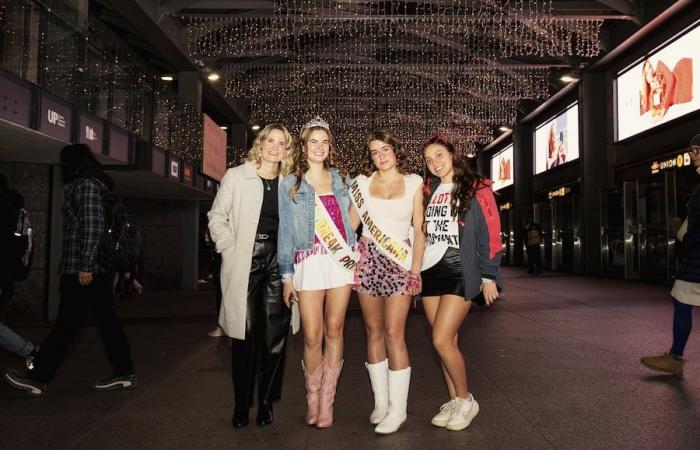 La tournée Eras de Taylor Swift atterrit à Toronto avec un concert cathartique et communautaire à l’échelle du spectacle