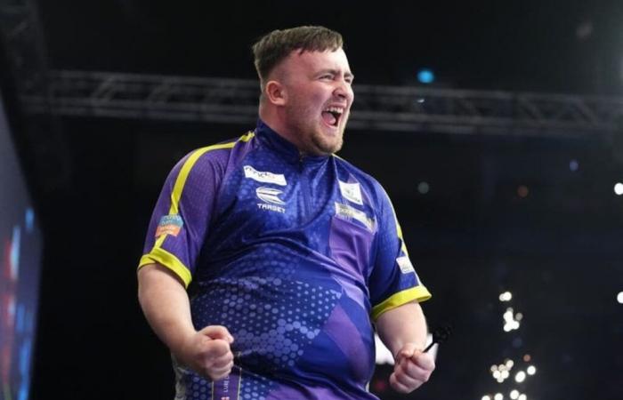 Luke Littler se bat pour devancer Mike De Decker au Grand Slam of Darts