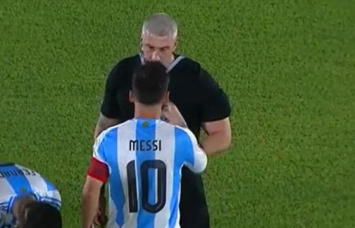 La colère noire de Lionel Messi contre l’arbitre lors de la défaite au Paraguay