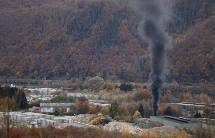 D’où vient le nuage de fumée que l’on voit depuis le périphérique ?