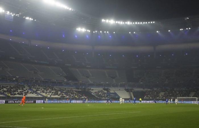 tensions et coups dans les tribunes, grand dégoût sur le terrain, le récit d’une soirée à oublier au plus vite